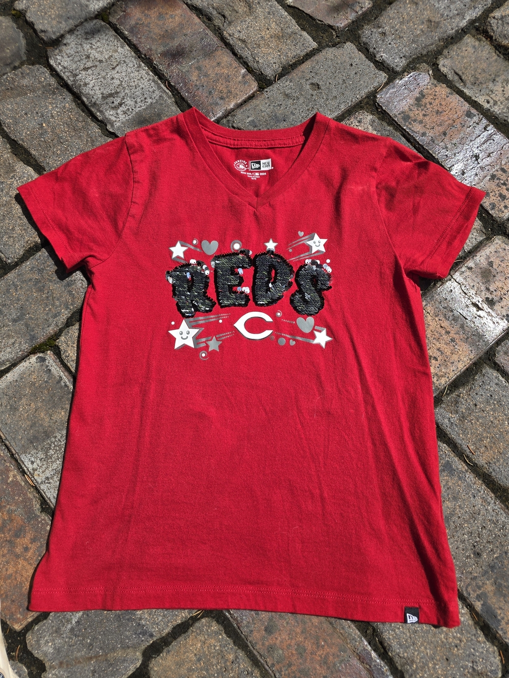 MLB Cincinnati Reds Flip Sequin Logo Tee with Stars & Hearts 10/12 Fan Gear